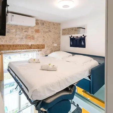 Charmant A Avec Balcon 30 M² * Cannes