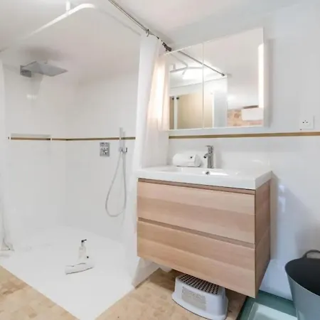 Charmant A Avec Balcon 30 M² Apartamento